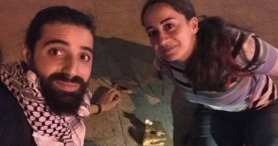 birds of war film review - couple selfie