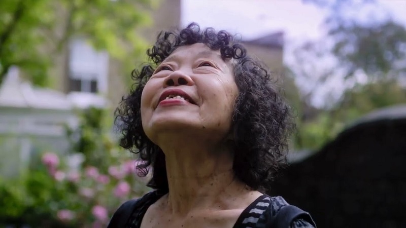 farmacy of light movie - mae-wan ho looks up