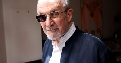 knife movie review -salman rushdie glasses