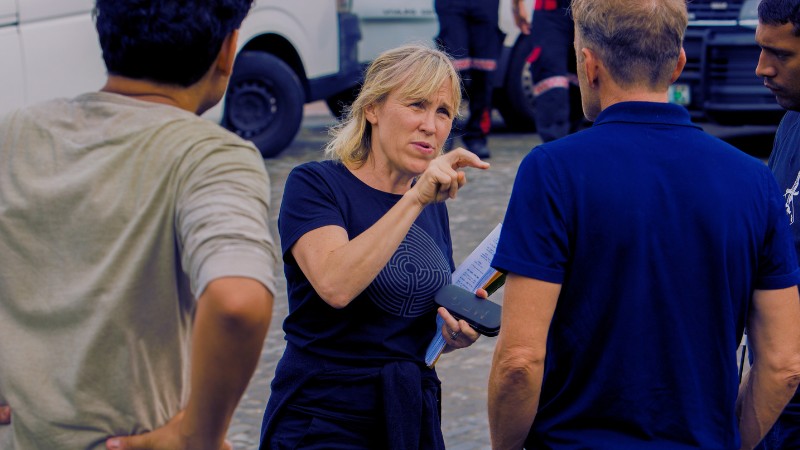 meg rickards on set of kaalgat karel