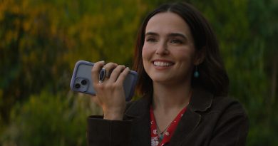 voicemails for isabelle - zoey deutch on phone