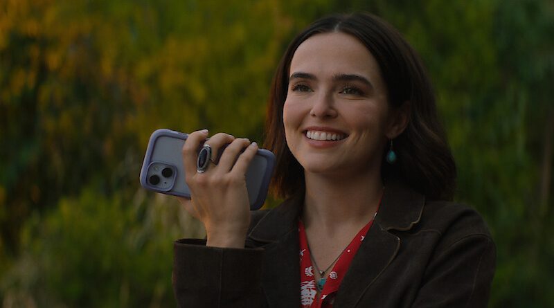 voicemails for isabelle - zoey deutch on phone